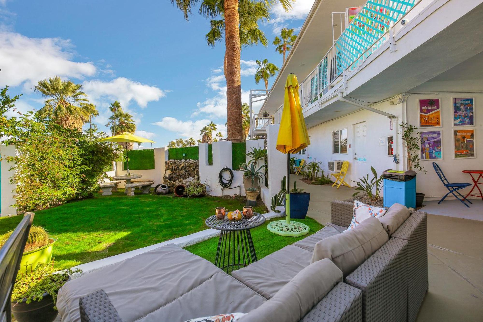 Inn At Palm Springs Exterior photo